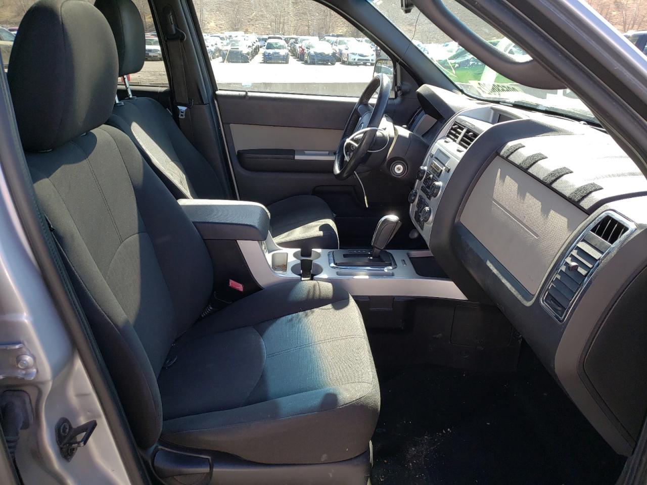 Photo 5 from auction – 2011 MERCURY MARINER with VIN 4M2CN8B76BKJ05859