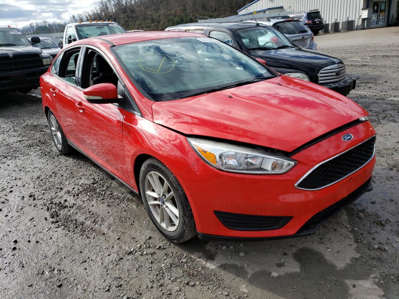 FORD FOCUS SE 2015 with VIN 1FADP3F28FL253670 - Photo from auction