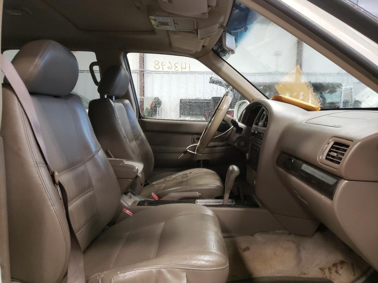 Photo 5 from auction – 2004 NISSAN PATHFINDER with VIN JN8DR09X94W804053