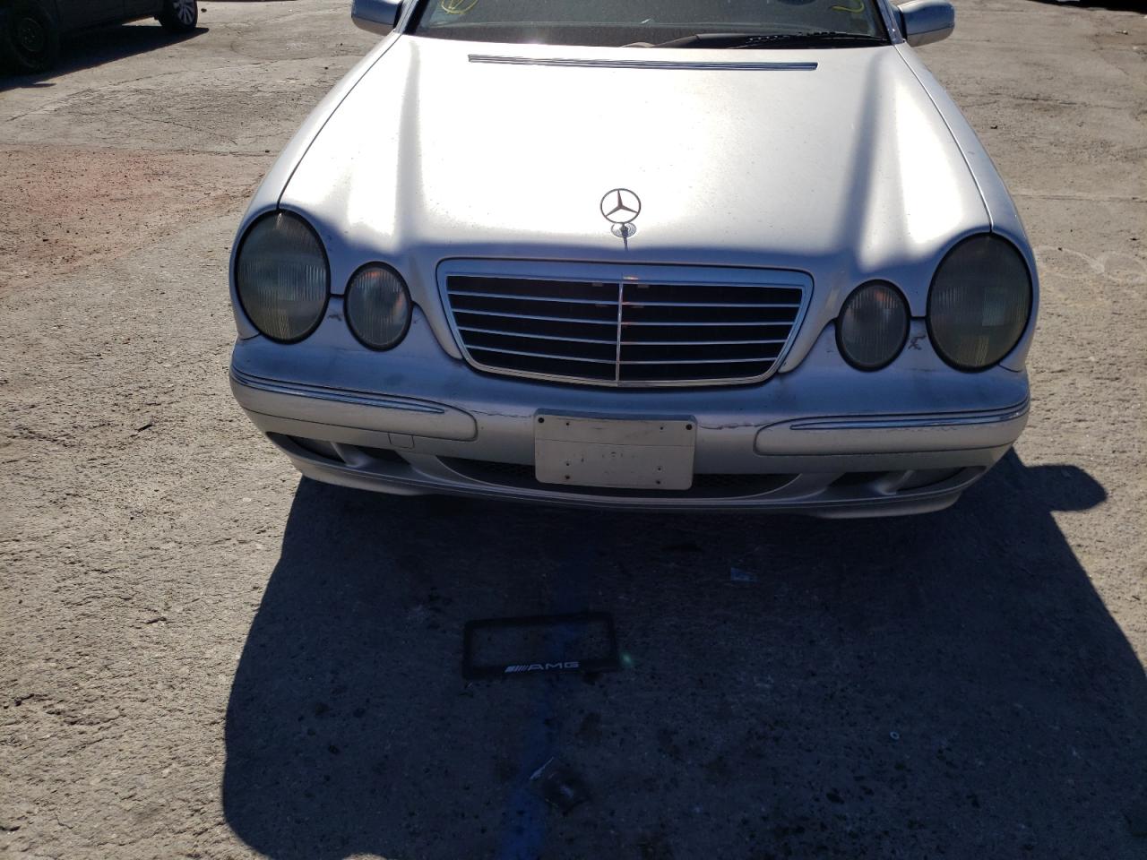 Photo 9 from auction – 2001 MERCEDES-BENZ E 320 with VIN WDBJF65J21B209512