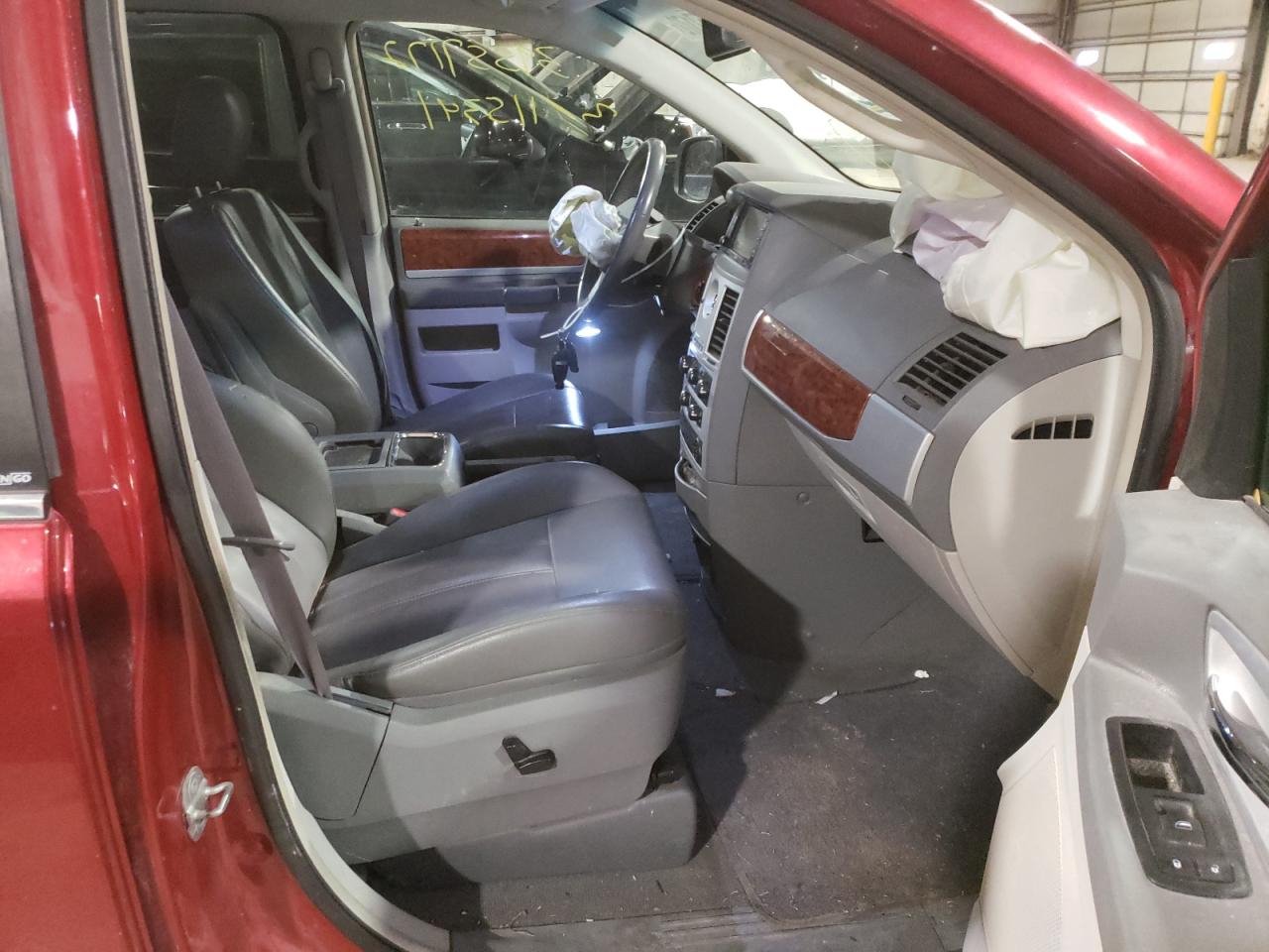 Photo 5 from auction – 2009 CHRYSLER TOWN & COU with VIN 2A8HR54109R565403