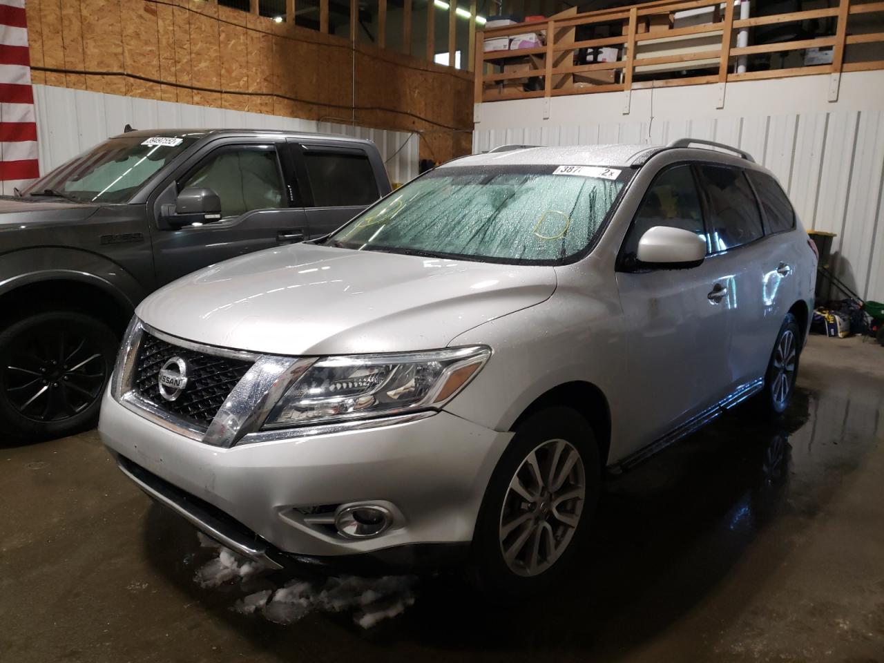 Photo 2 from auction – 2015 NISSAN PATHFINDER with VIN 5N1AR2MN0FC654835
