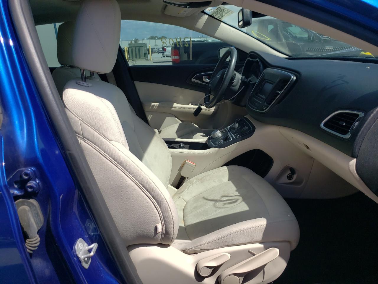 Photo 5 from auction – 2015 CHRYSLER 200 LIMITE with VIN 1C3CCCAB0FN524495