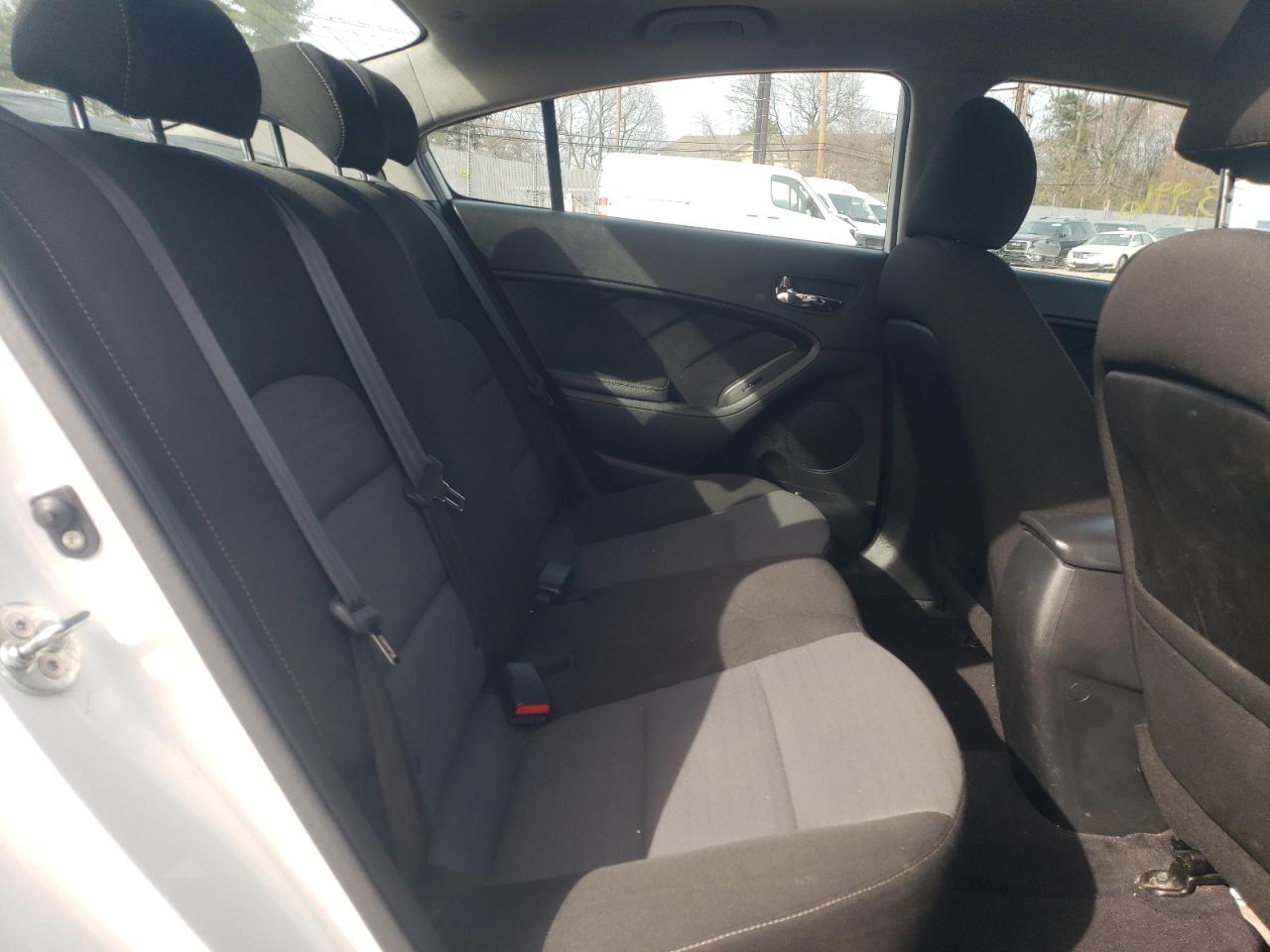 Photo 6 from auction – 2017 KIA FORTE LX with VIN 3KPFL4A75HE052943