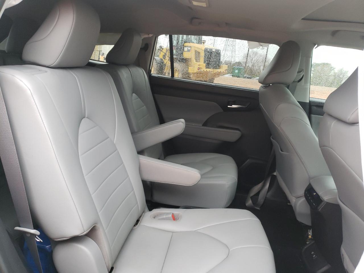 Photo 6 from auction – 2020 TOYOTA HIGHLANDER with VIN 5TDHZRBH8LS520268