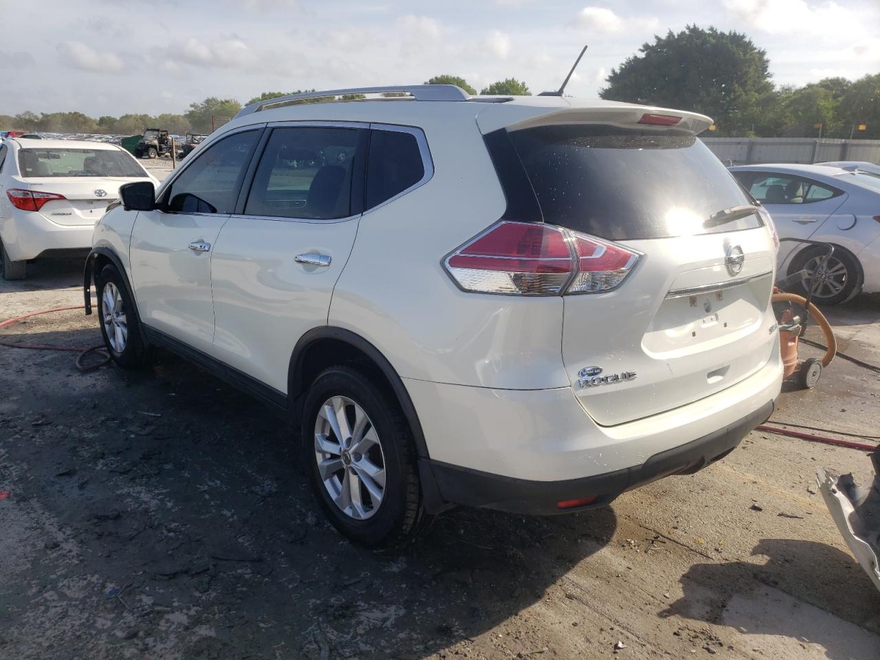 Photo 3 from auction – 2016 NISSAN ROGUE S with VIN 5N1AT2MVXGC869657