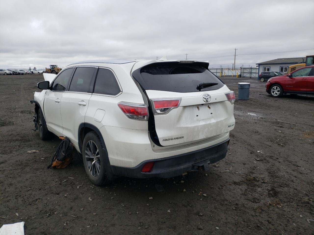 Photo 3 from auction – 2016 TOYOTA HIGHLANDER with VIN 5TDJKRFH4GS273756