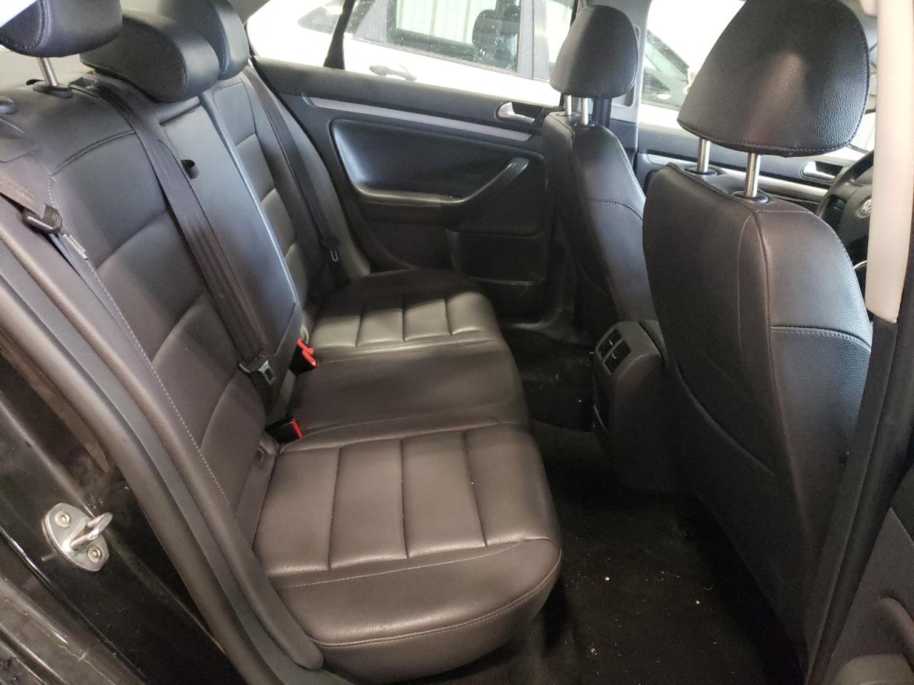Photo 6 from auction – 2007 VOLKSWAGEN JETTA WOLF with VIN 3VWEF71K07M076075