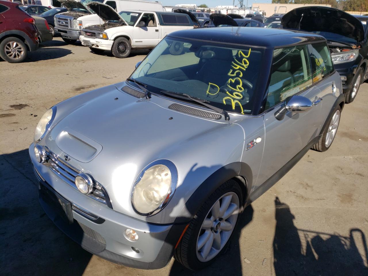 Photo 2 from auction – 2005 MINI COOPER S with VIN WMWRE33535TL10955