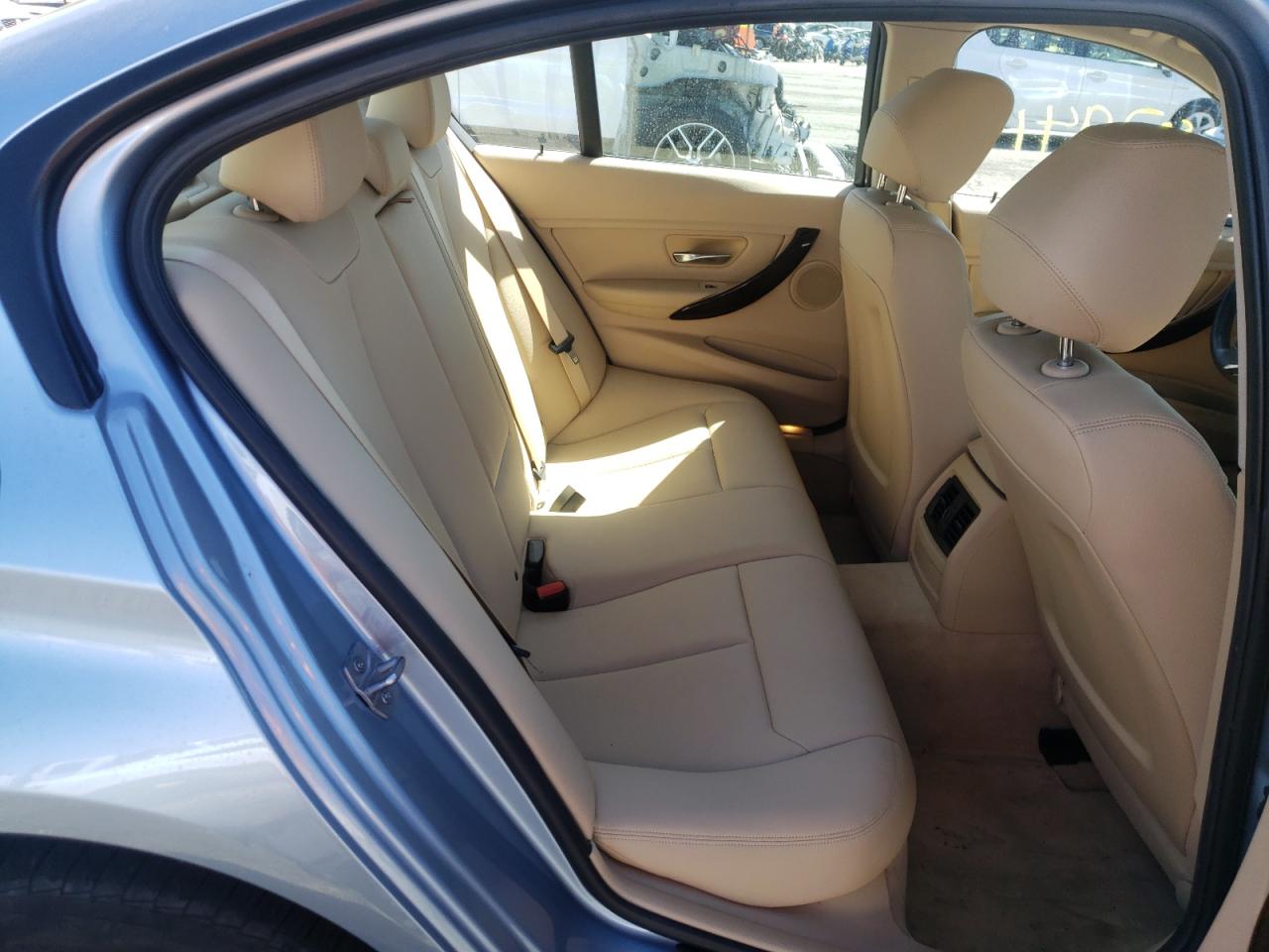Photo 6 from auction – 2015 BMW 320 I with VIN WBA3B1G54FNT02592