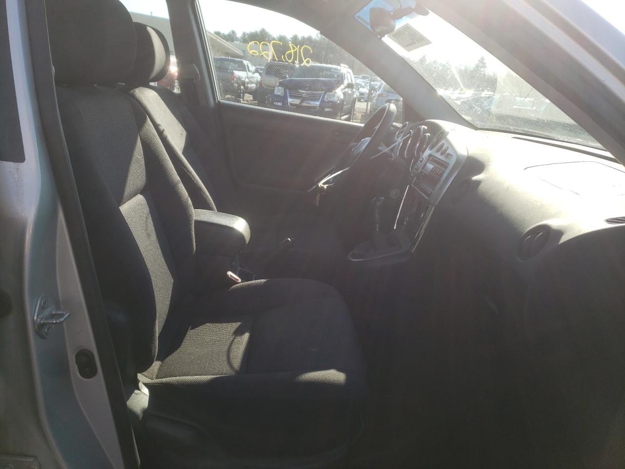 Photo 5 from auction – 2003 PONTIAC VIBE with VIN 5Y2SL628X3Z462748