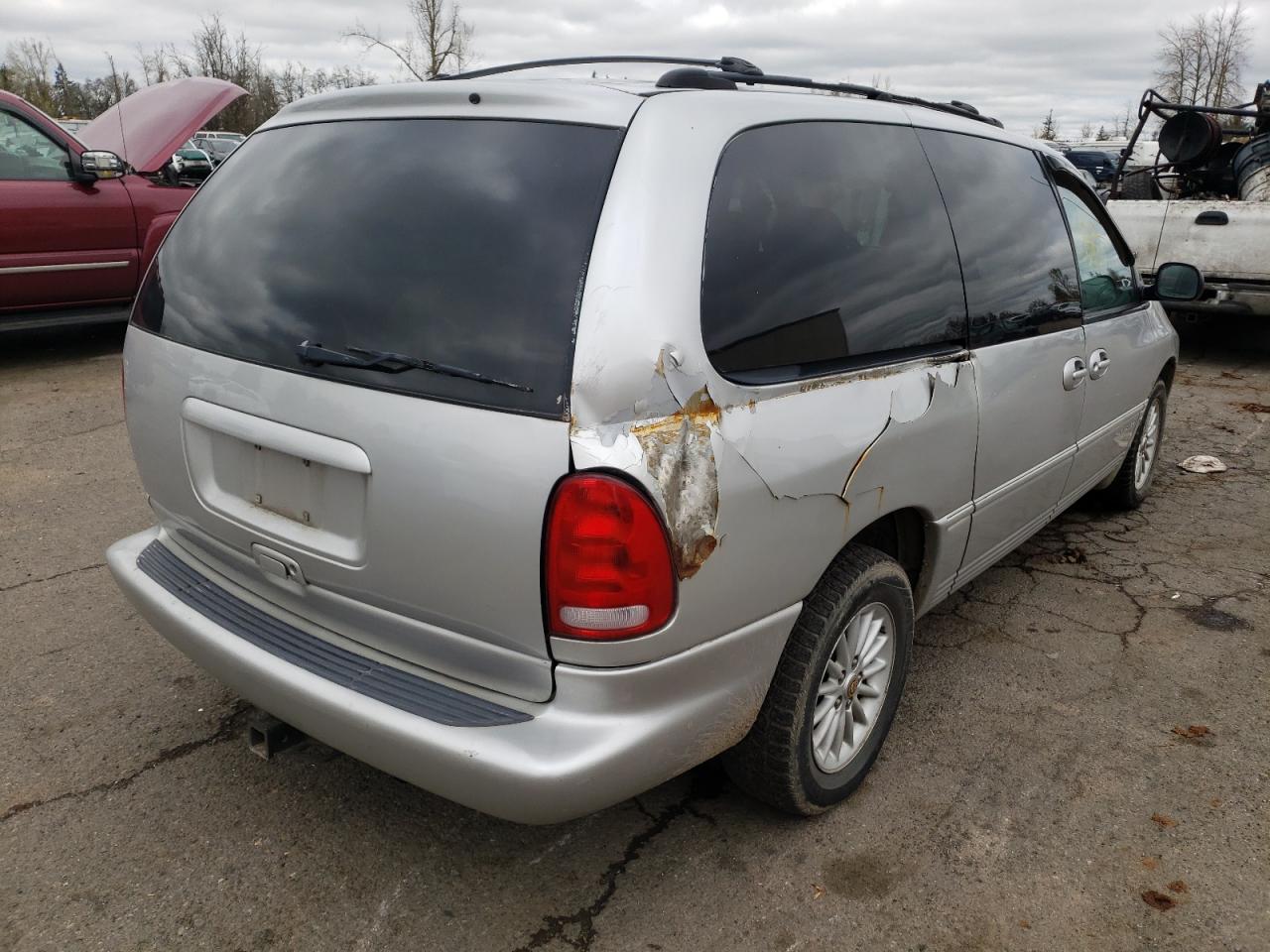 Photo 4 from auction – 2000 CHRYSLER TOWN & COU with VIN 1C4GP54L3YB699801