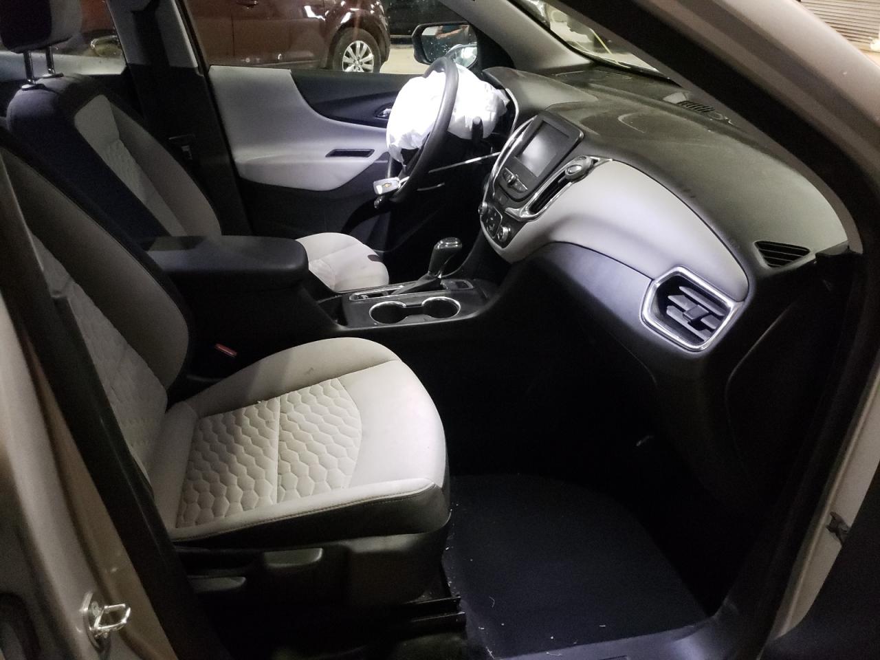 Photo 5 from auction – 2018 CHEVROLET EQUINOX LS with VIN 2GNAXREV5J6151070