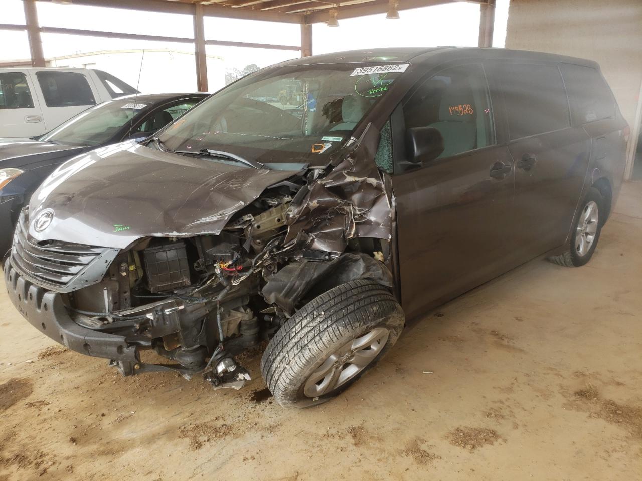 Photo 2 from auction – 2012 TOYOTA SIENNA with VIN 5TDZK3DC8CS231270