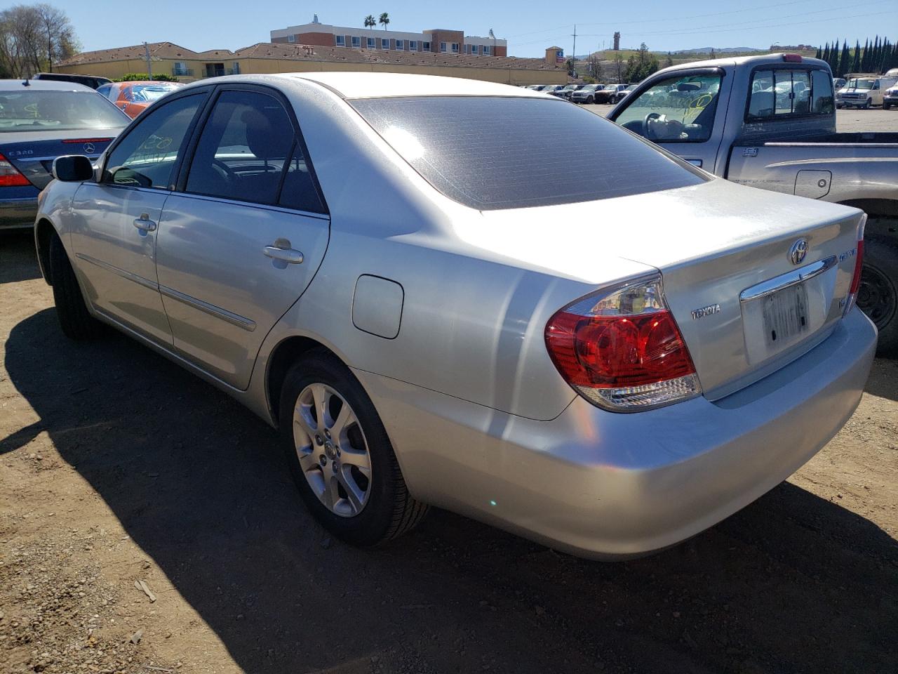 Photo 3 from auction – 2005 TOYOTA CAMRY LE with VIN JTDBF30K250165386