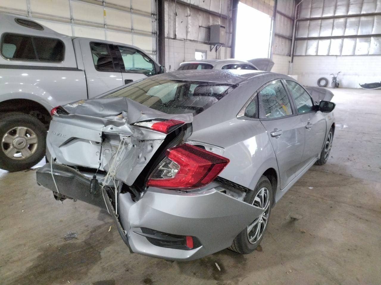 Photo 4 from auction – 2017 HONDA CIVIC LX with VIN 2HGFC2F54HH570463