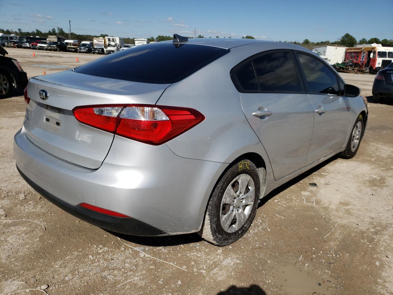 Photo 4 from auction – 2016 KIA FORTE LX with VIN KNAFX4A60G5572115
