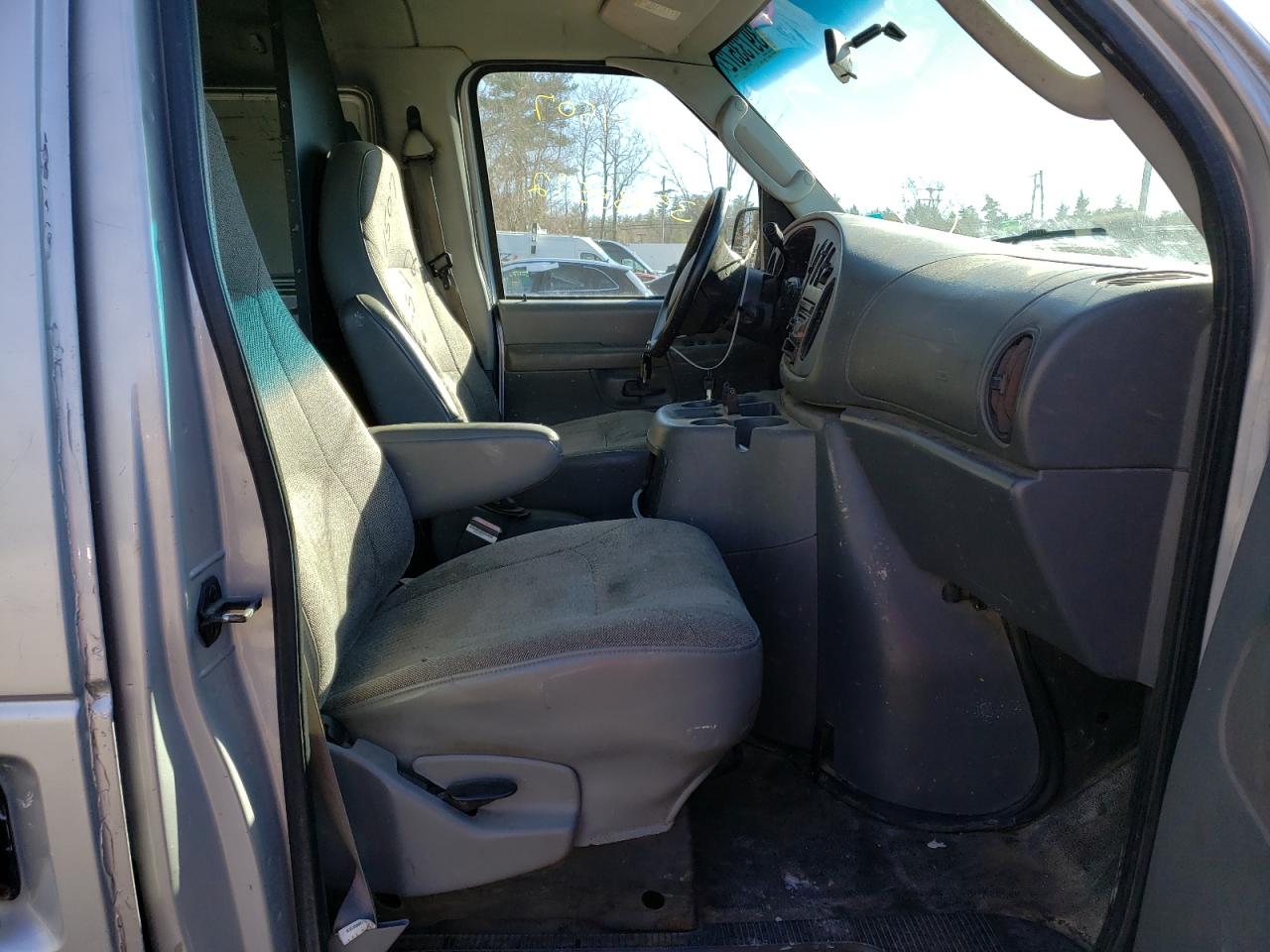 Photo 5 from auction – 2004 FORD ECONOLINE with VIN 1FTNS24W34HA25346