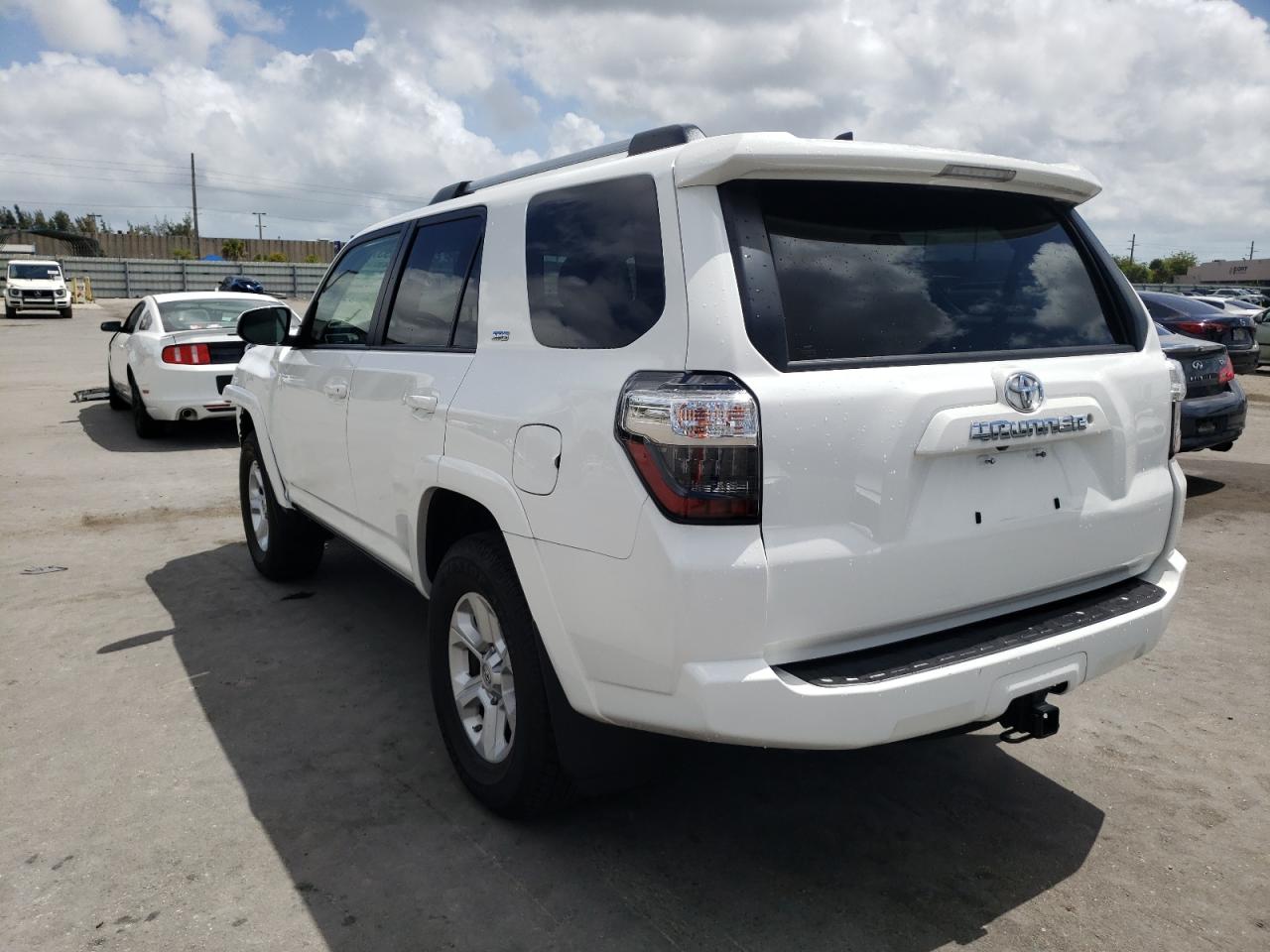 Photo 3 from auction – 2021 TOYOTA 4RUNNER SR with VIN JTEEU5JR9M5233366