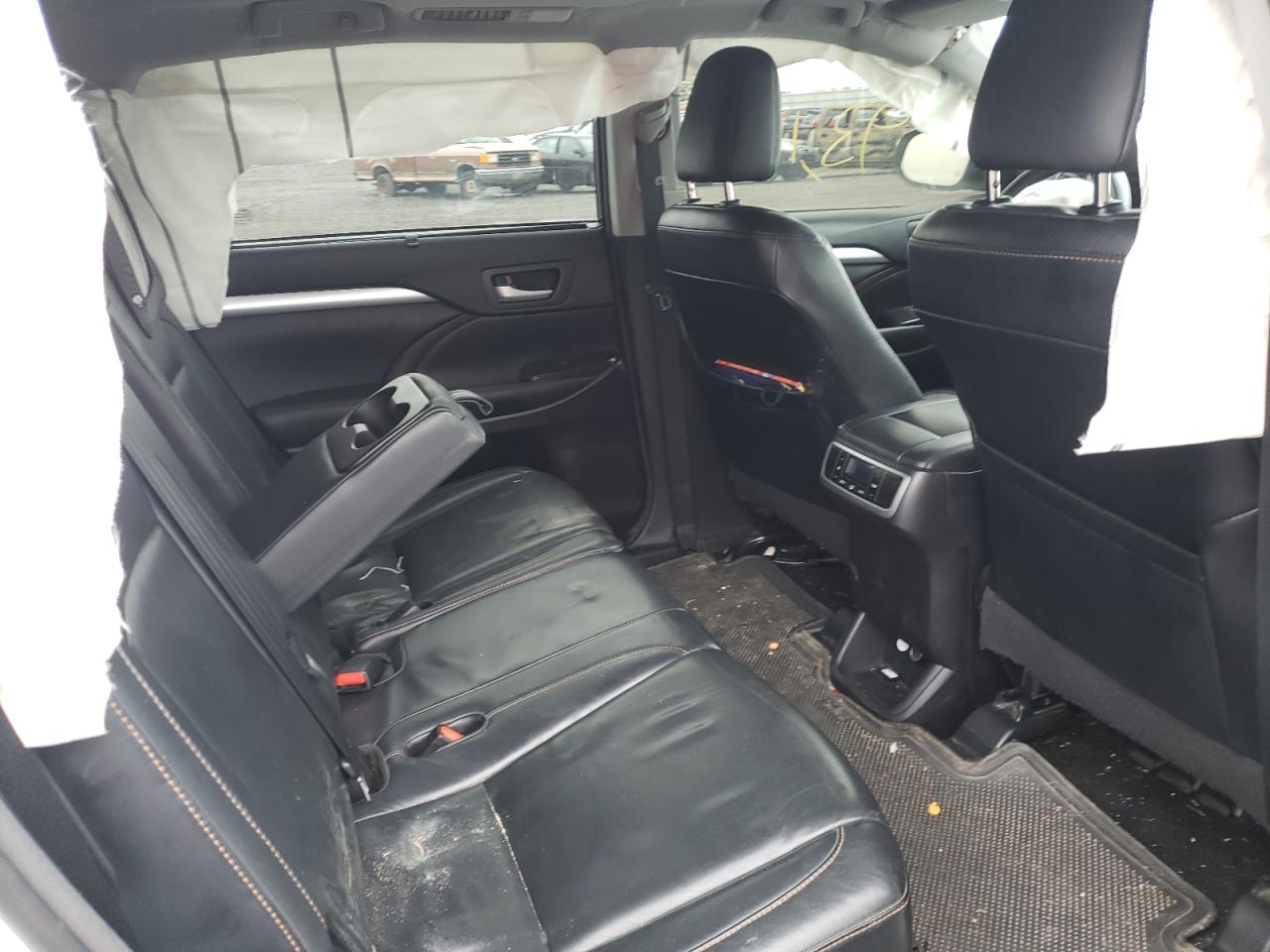 Photo 6 from auction – 2016 TOYOTA HIGHLANDER with VIN 5TDJKRFH4GS273756