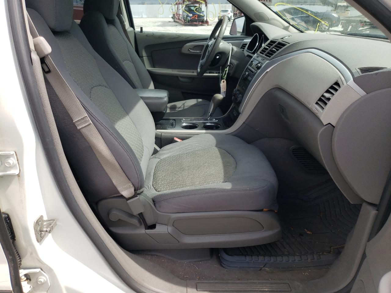 Photo 5 from auction – 2011 CHEVROLET TRAVERSE L with VIN 1GNKVFED0BJ394953