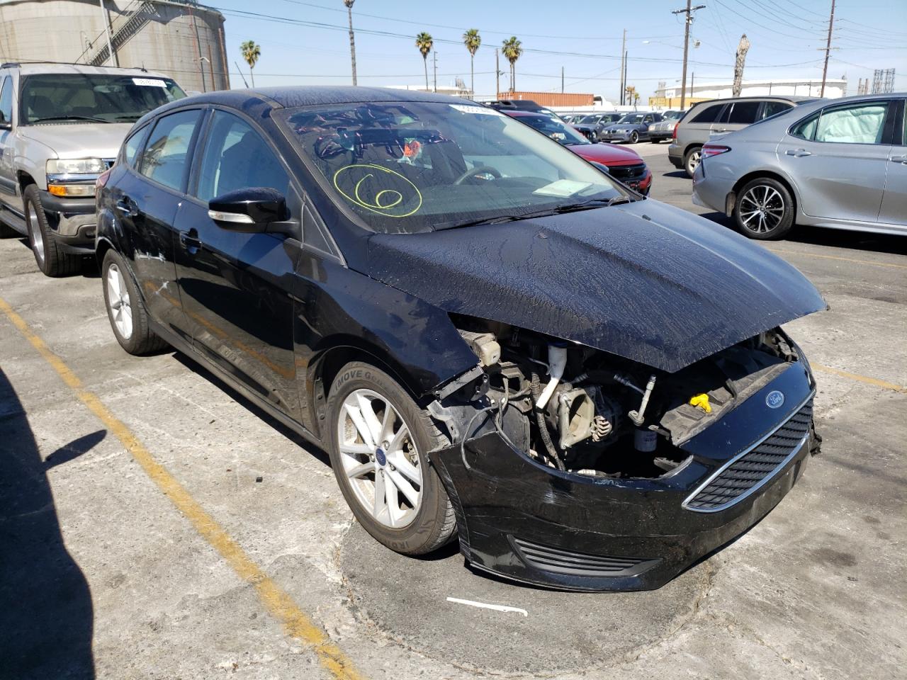 FORD FOCUS SE 2017 مع رقم تعريف المركبة 1FADP3K27HL223648 - صورة من المزاد