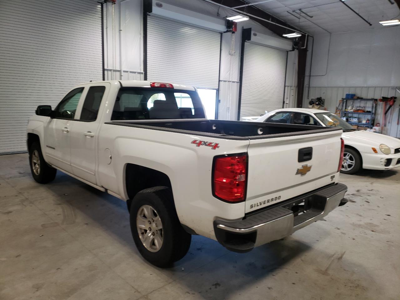 Photo 3 from auction – 2017 CHEVROLET SILVERADO with VIN 1GCVKREC1HZ306543