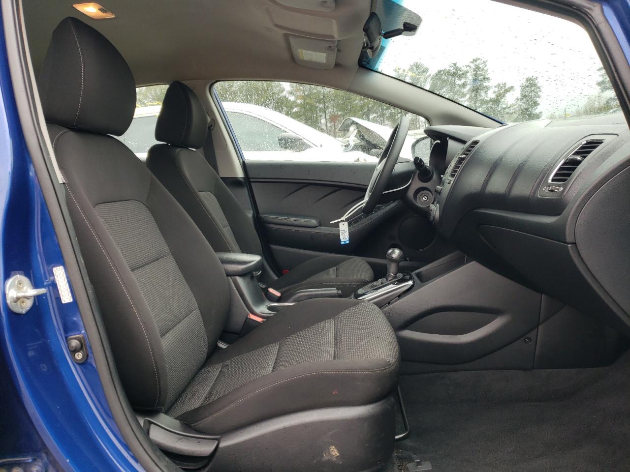 Zdjęcie 5 z aukcji – 2017 KIA FORTE LX z VIN 3KPFK4A74HE065637
