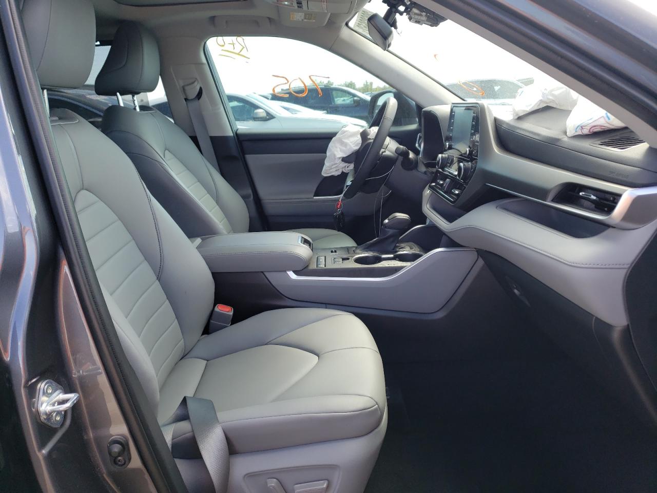 Photo 5 from auction – 2021 TOYOTA HIGHLANDER with VIN 5TDGZRAH5MS536572