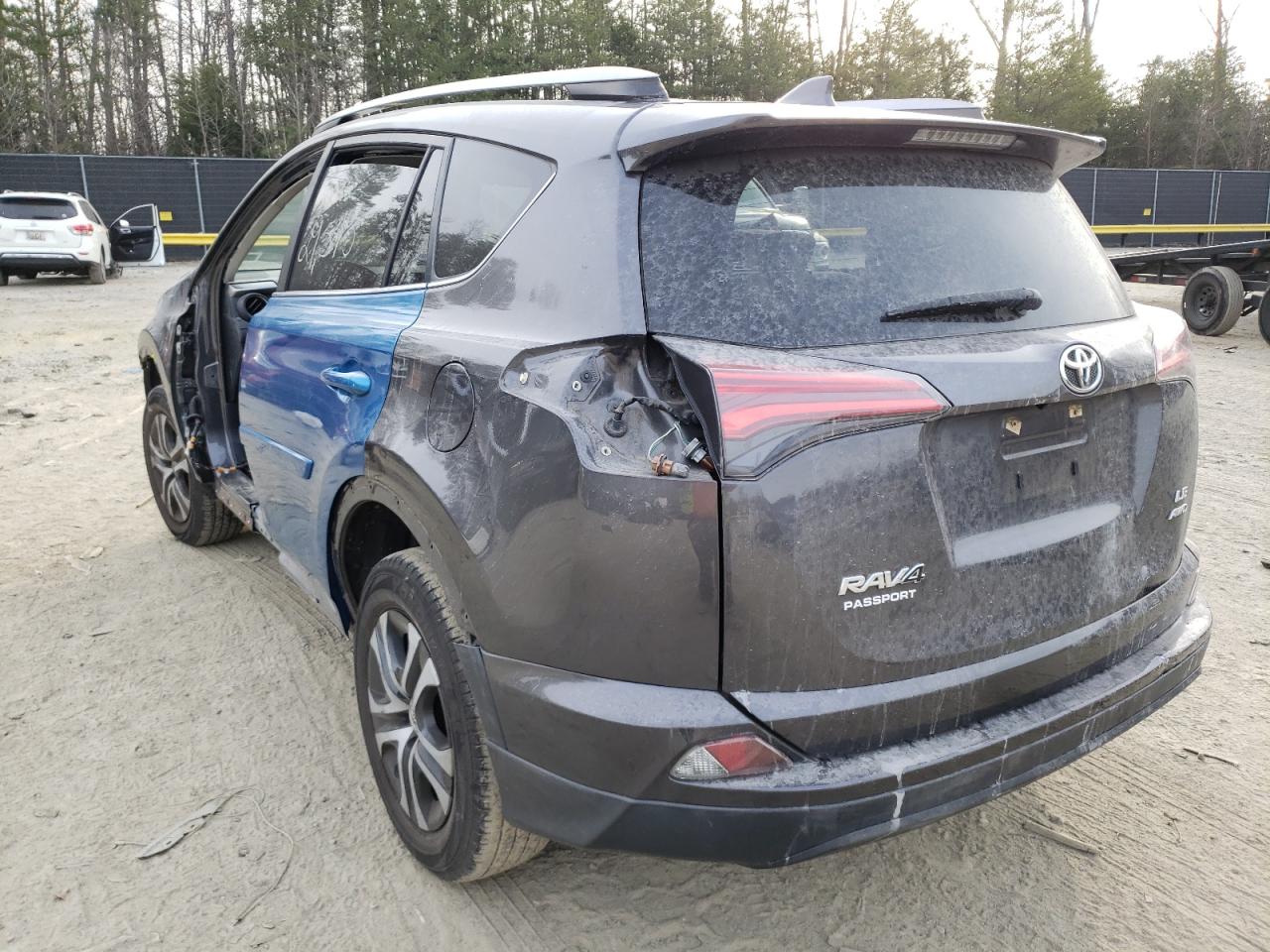 Photo 3 from auction – 2018 TOYOTA RAV4 LE with VIN JTMBFREV4JJ176254