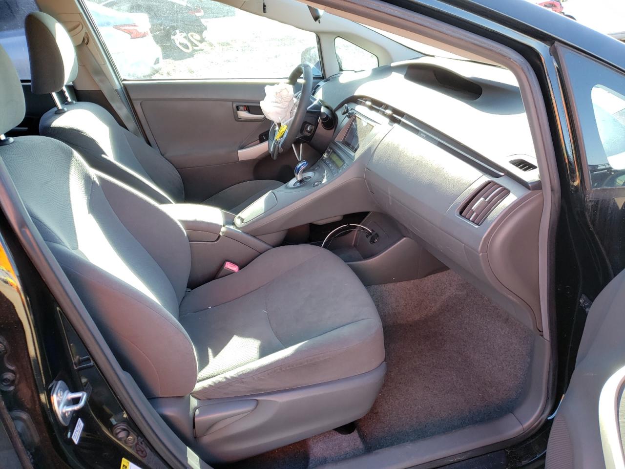 Photo 5 from auction – 2011 TOYOTA PRIUS with VIN JTDKN3DU9B0254477