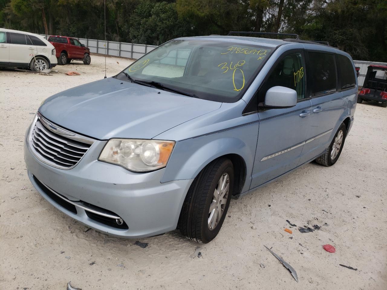 Photo 2 from auction – 2013 CHRYSLER TOWN & COU with VIN 2C4RC1BG3DR742516