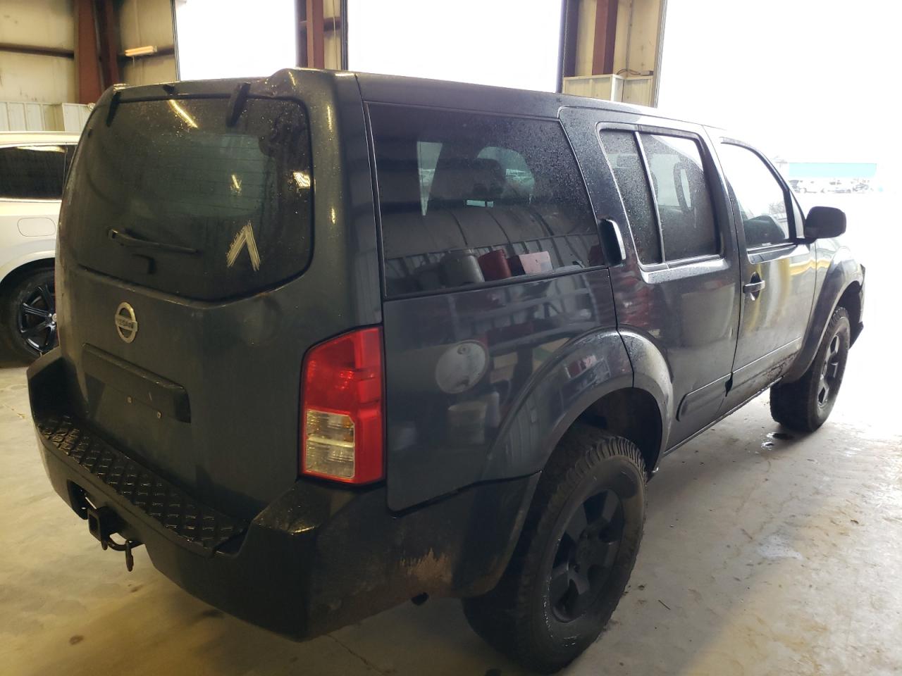 Photo 4 from auction – 2005 NISSAN PATHFINDER with VIN 5N1AR18W15C788393