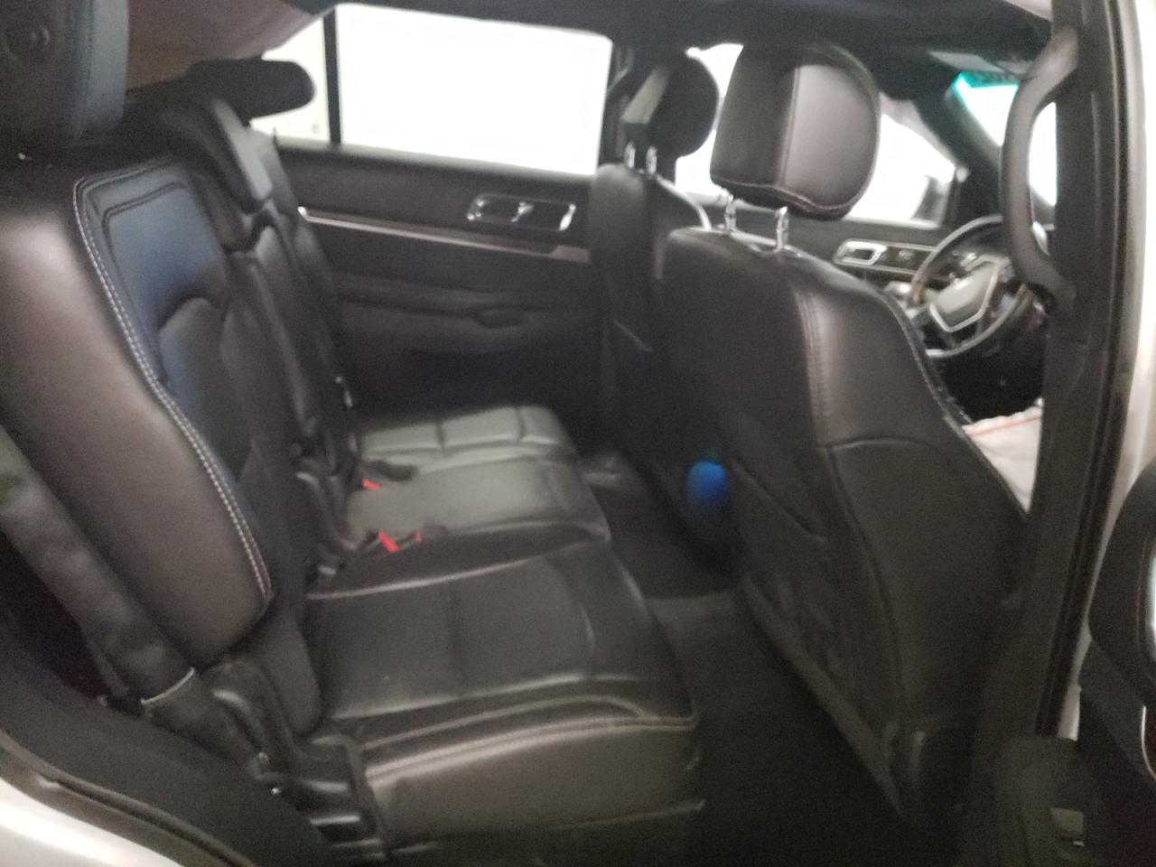 Photo 6 from auction – 2017 FORD EXPLORER L with VIN 1FM5K8F88HGB05072