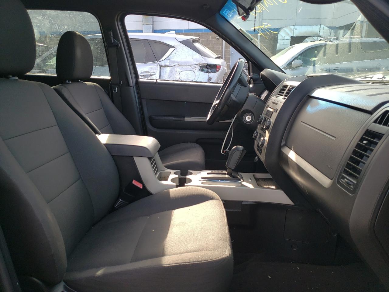 Photo 5 from auction – 2010 FORD ESCAPE XLT with VIN 1FMCU0D78AKD04705