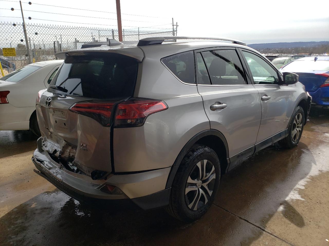 Photo 4 from auction – 2017 TOYOTA RAV4 LE with VIN 2T3BFREV7HW541697