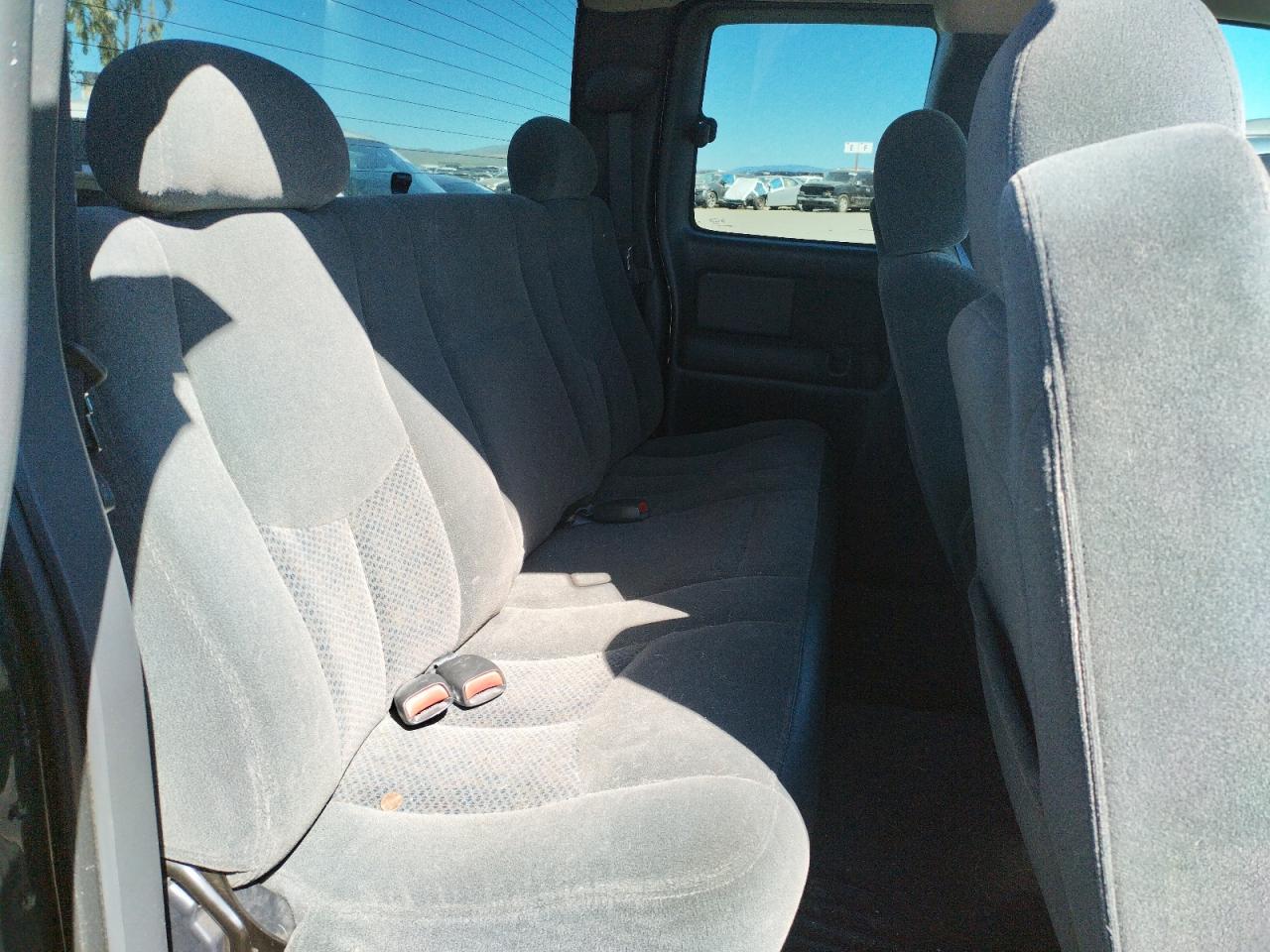 Photo 6 from auction – 2004 CHEVROLET SILVERADO with VIN 2GCEK19TX41240556