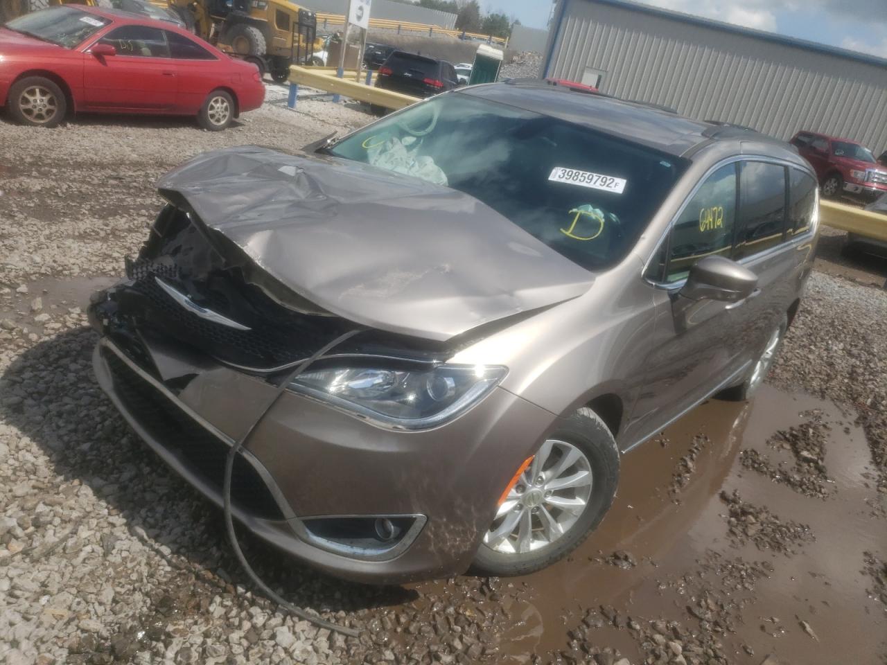 Photo 2 from auction – 2017 CHRYSLER PACIFICA T with VIN 2C4RC1BG2HR535279