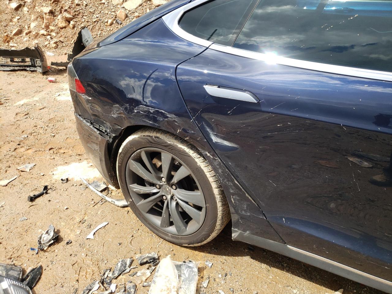 Photo 9 from auction – 2014 TESLA MODEL S with VIN 5YJSA1H19EFP64589