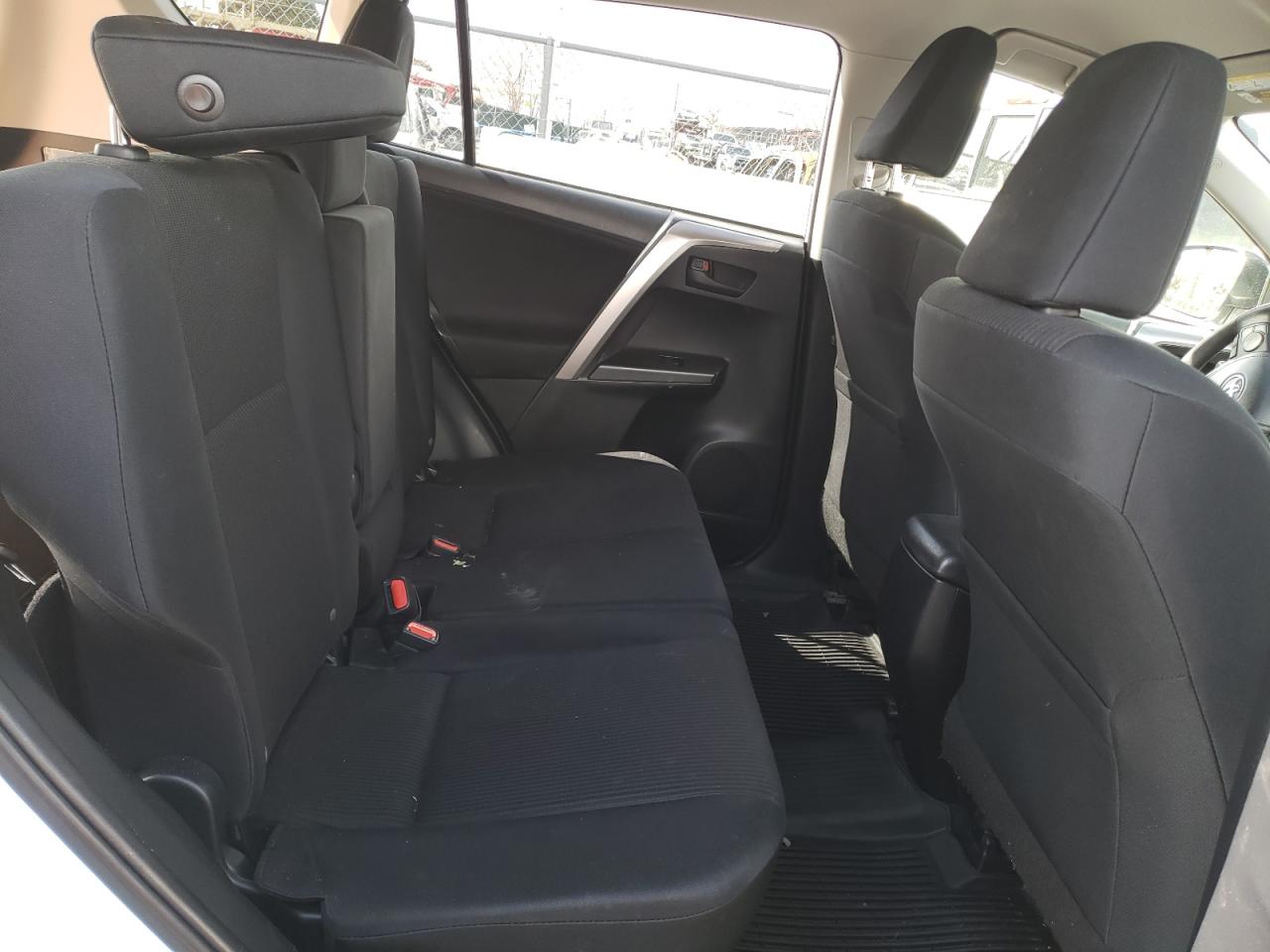 Photo 6 from auction – 2017 TOYOTA RAV4 LE with VIN JTMBFREVXHD210240