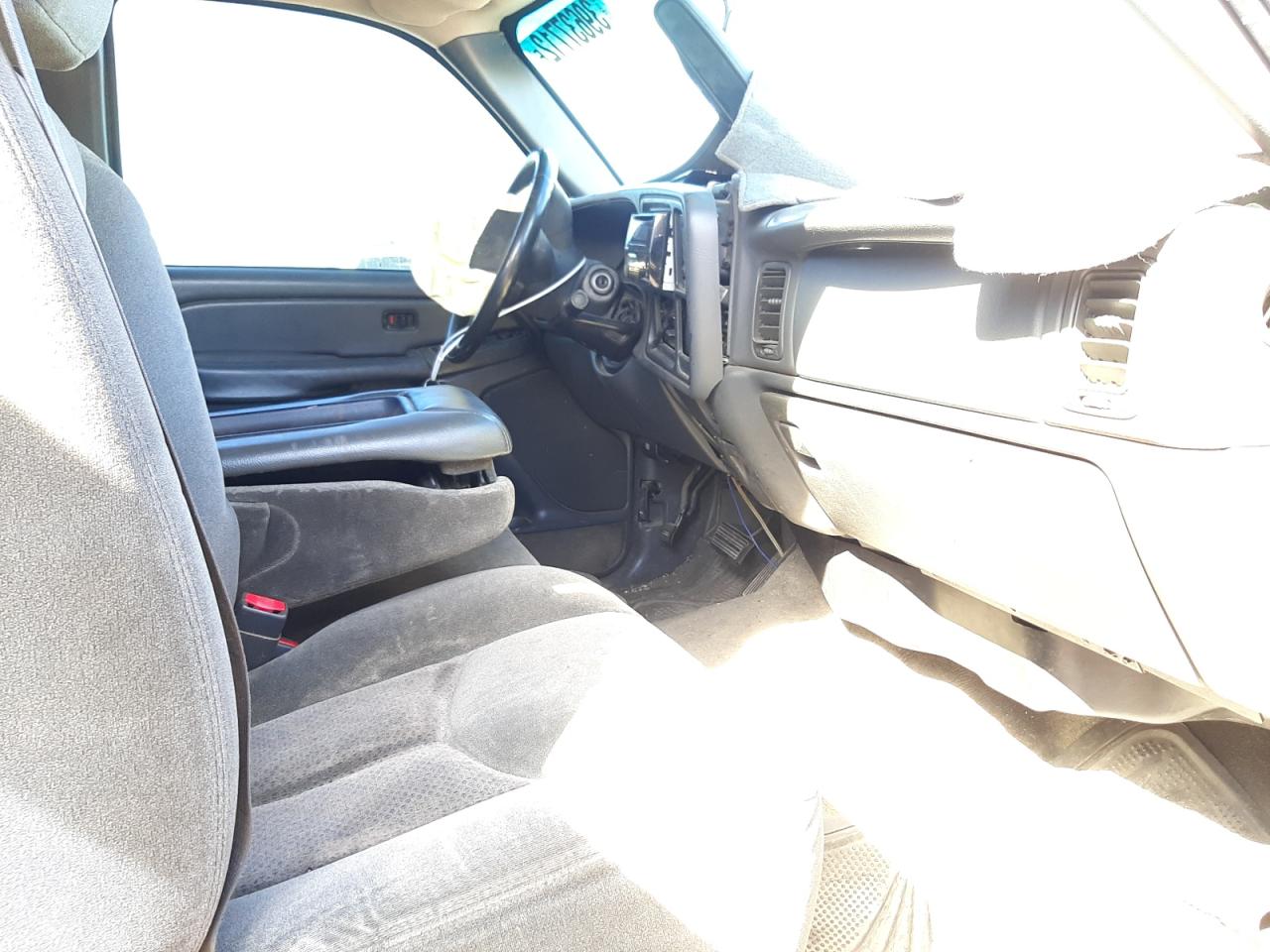 Photo 5 from auction – 2004 CHEVROLET SILVERADO with VIN 2GCEC19VX41149043