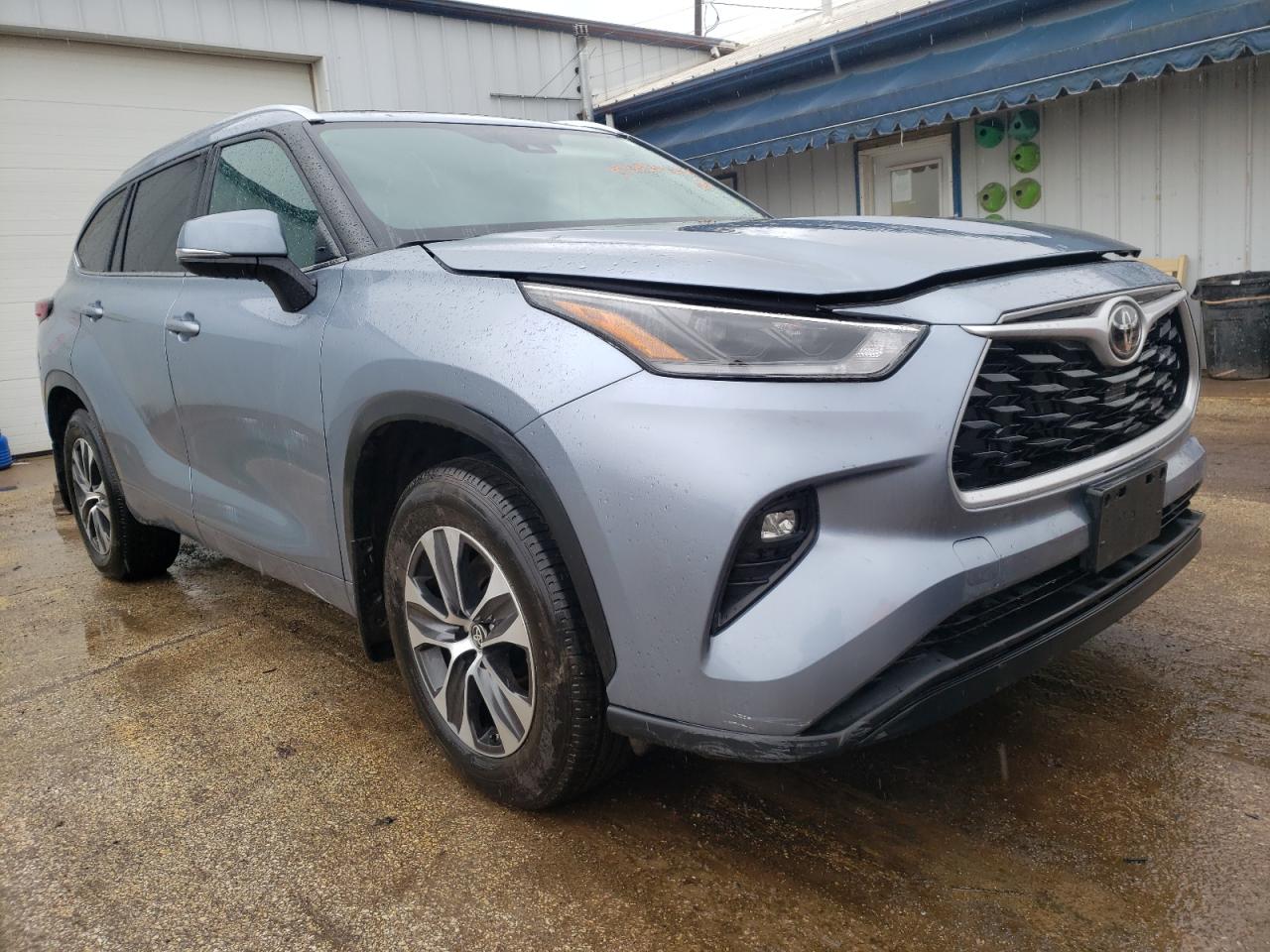 TOYOTA HIGHLANDER 2021 with VIN 5TDHZRBHXMS144206 - Photo from auction