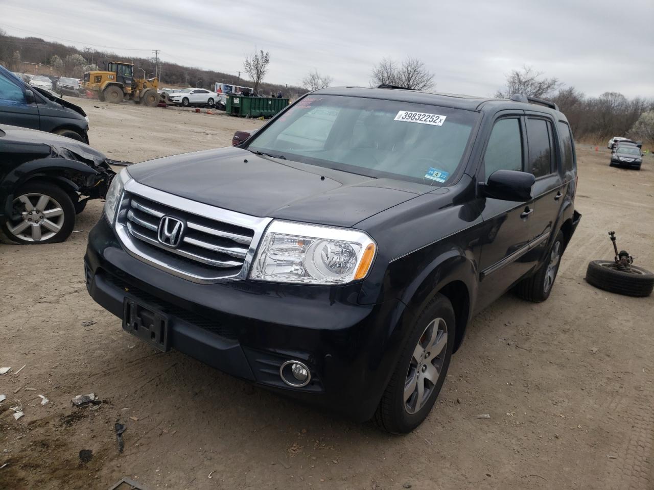 Photo 2 from auction – 2015 HONDA PILOT TOUR with VIN 5FNYF4H95FB030603