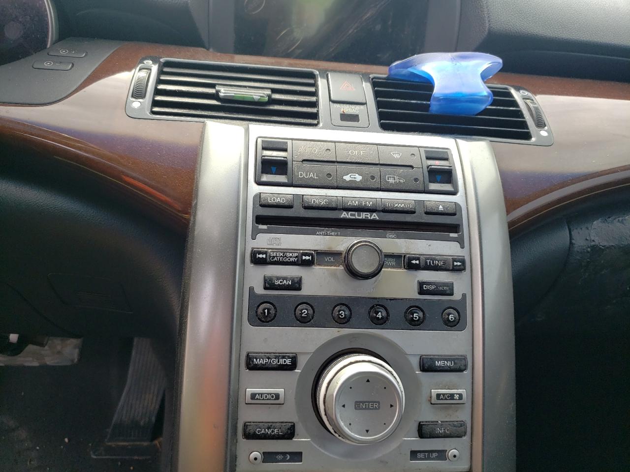 Photo 9 from auction – 2005 ACURA RL with VIN JH4KB16565C017367