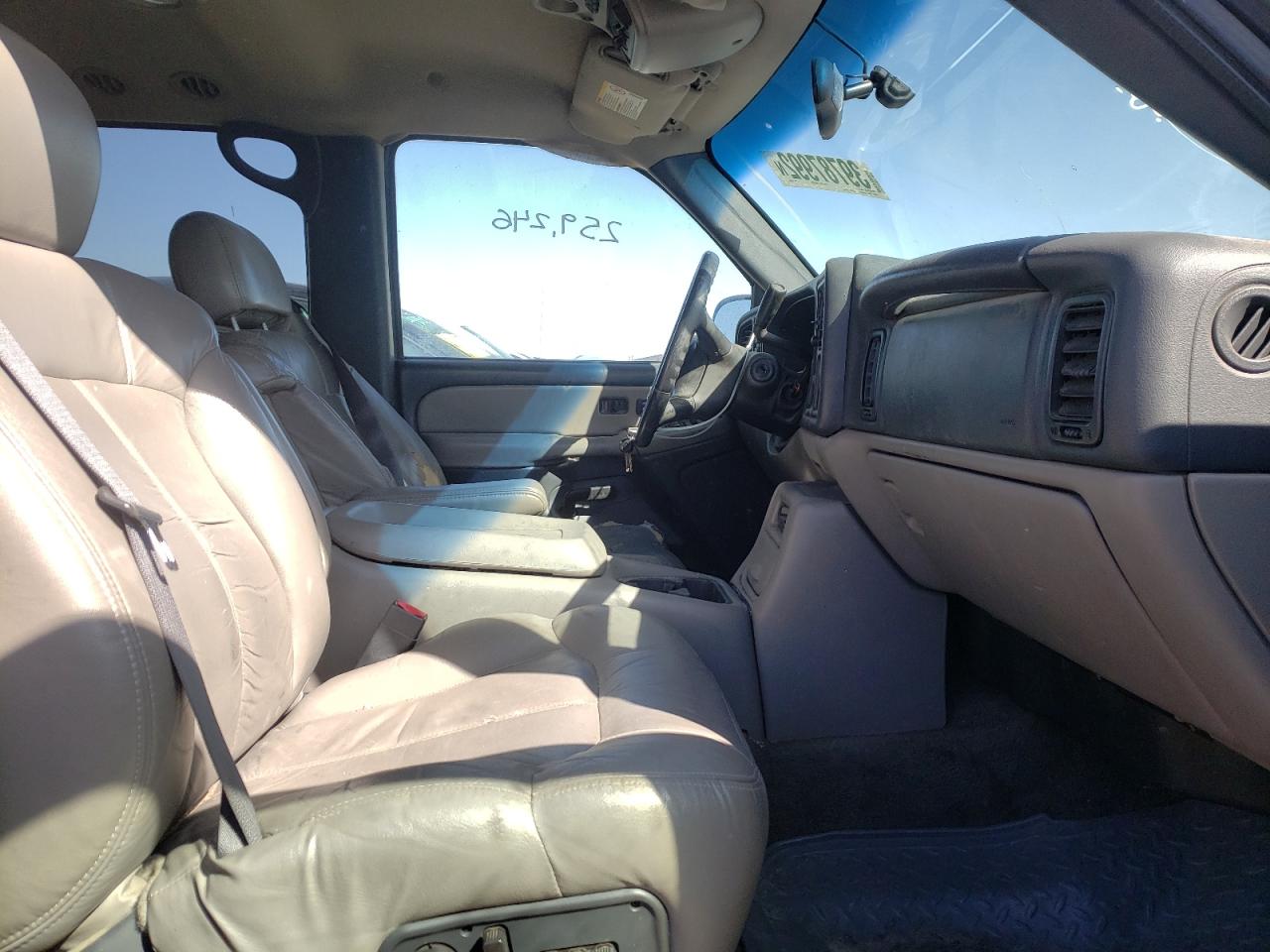 Photo 5 from auction – 2002 CHEVROLET SUBURBAN K with VIN 1GNFK16Z02J313196