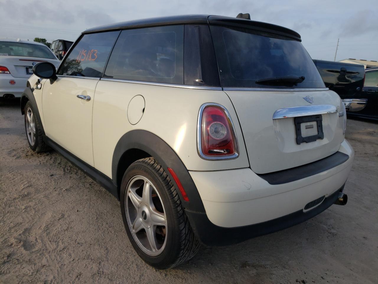 Photo 3 from auction – 2007 MINI COOPER with VIN WMWMF33527TT52009