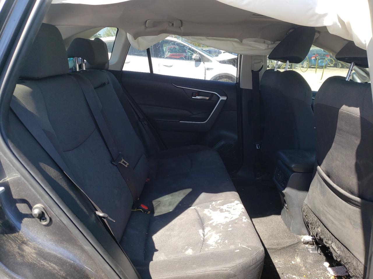 Photo 6 from auction – 2019 TOYOTA RAV4 XLE with VIN JTMW1RFV5KD010730