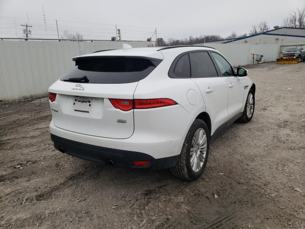 Photo 4 from auction – 2017 JAGUAR F-PACE PRE with VIN SADCJ2BV2HA882393