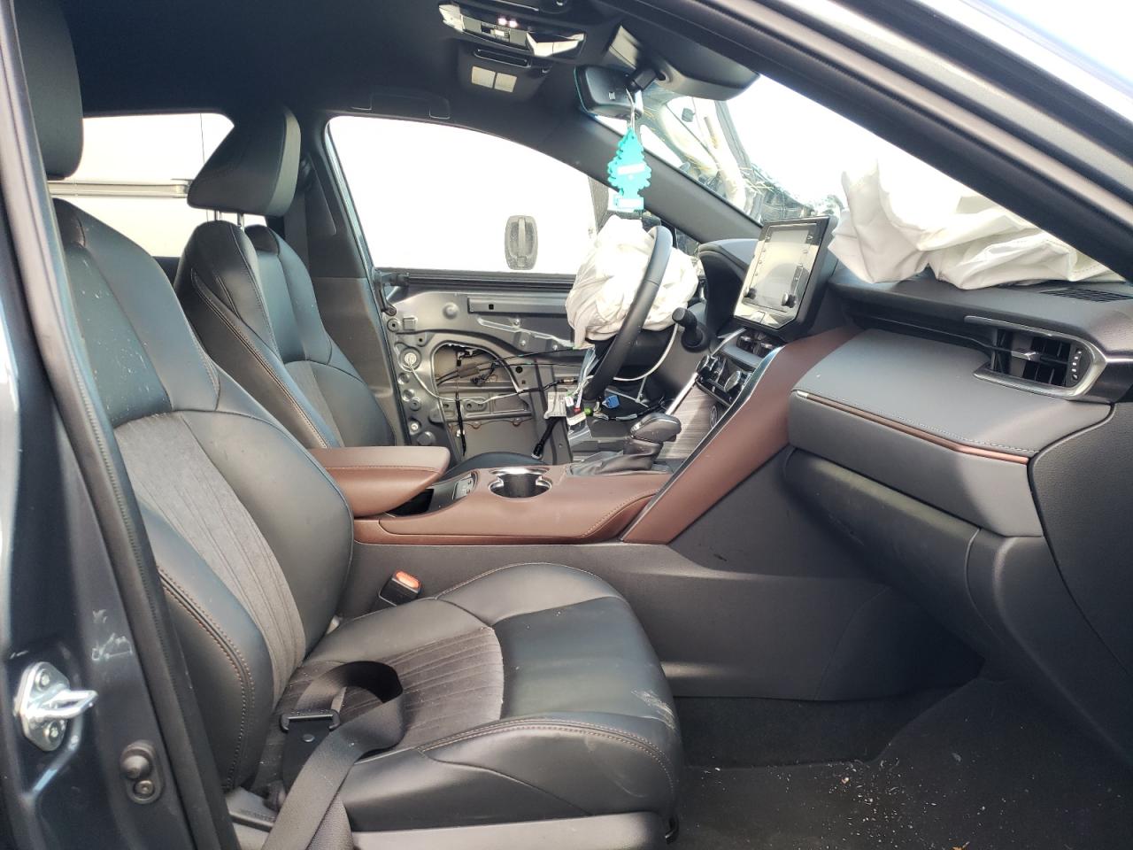 Photo 5 from auction – 2021 TOYOTA VENZA LE with VIN JTEAAAAH4MJ042792