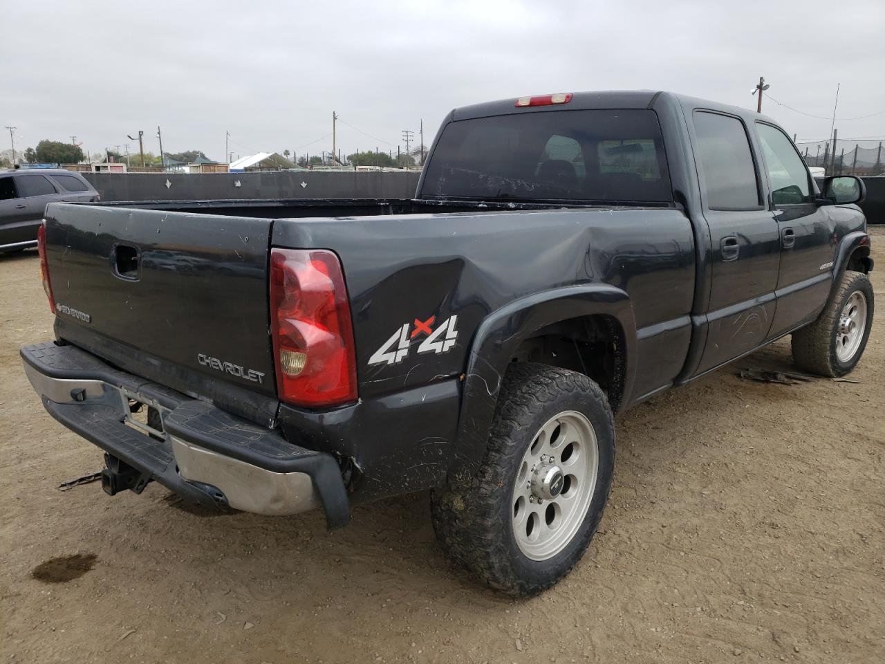 Photo 4 from auction – 2003 CHEVROLET SILVERADO with VIN 1GCGK13U23F239869